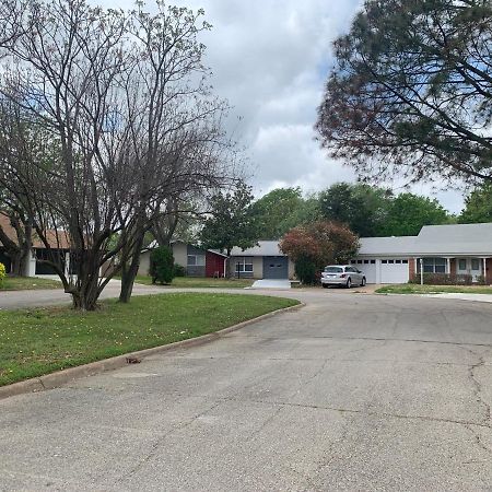 Oasis 3 Near Dfw Airport With Mediterranean Setting Irving Esterno foto