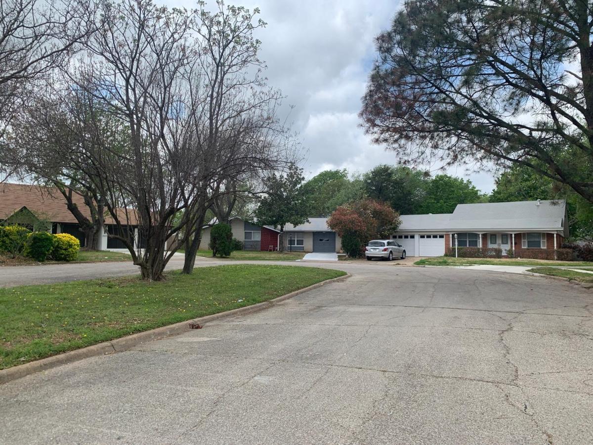 Oasis 3 Near Dfw Airport With Mediterranean Setting Irving Esterno foto